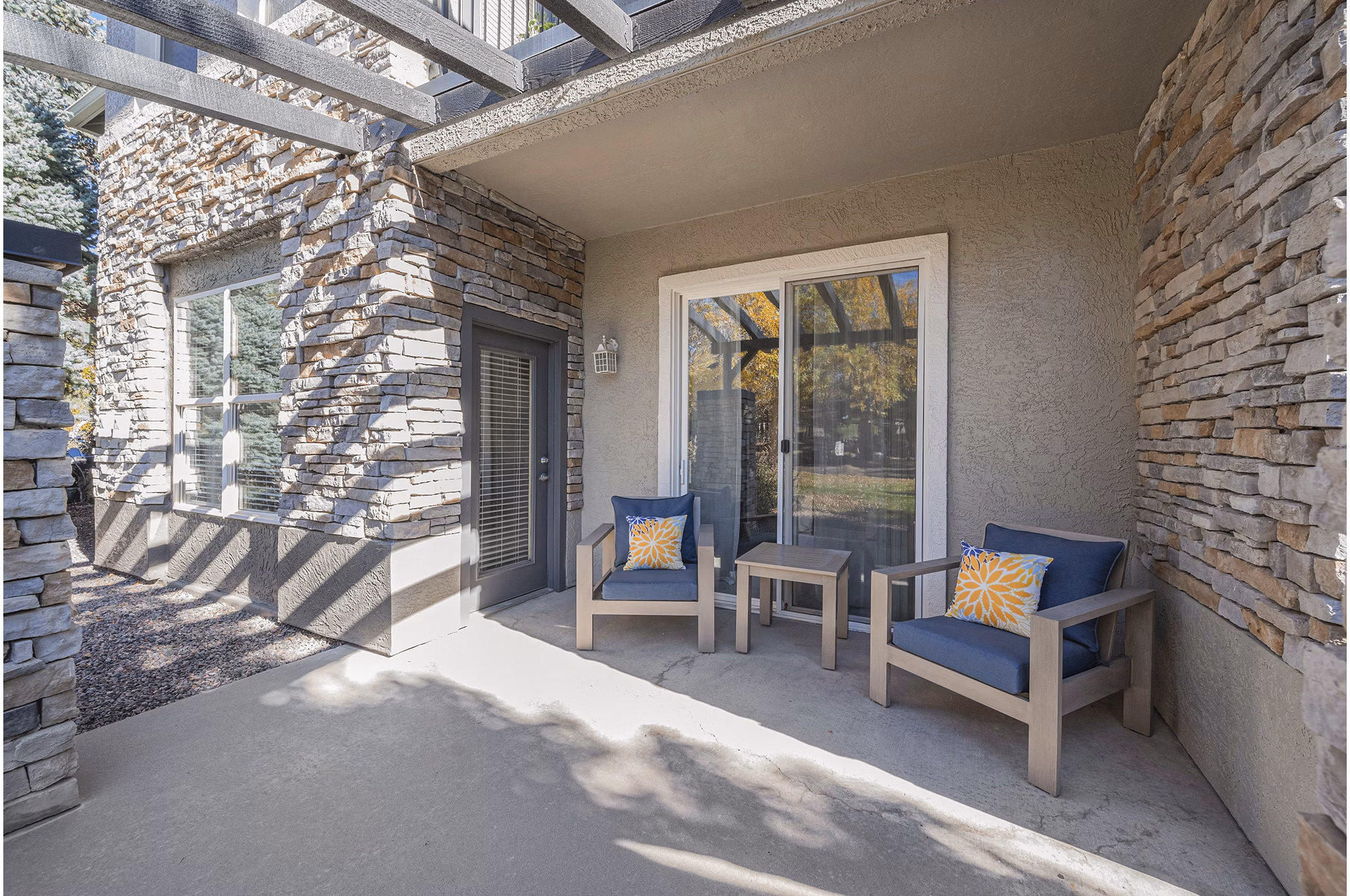 patio at Creekside at Highlands Ranch Apartments