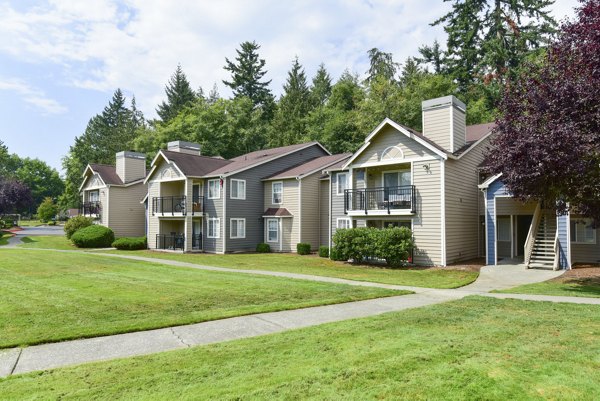 building/exterior at Bay Court at Harbour Pointe Apartments