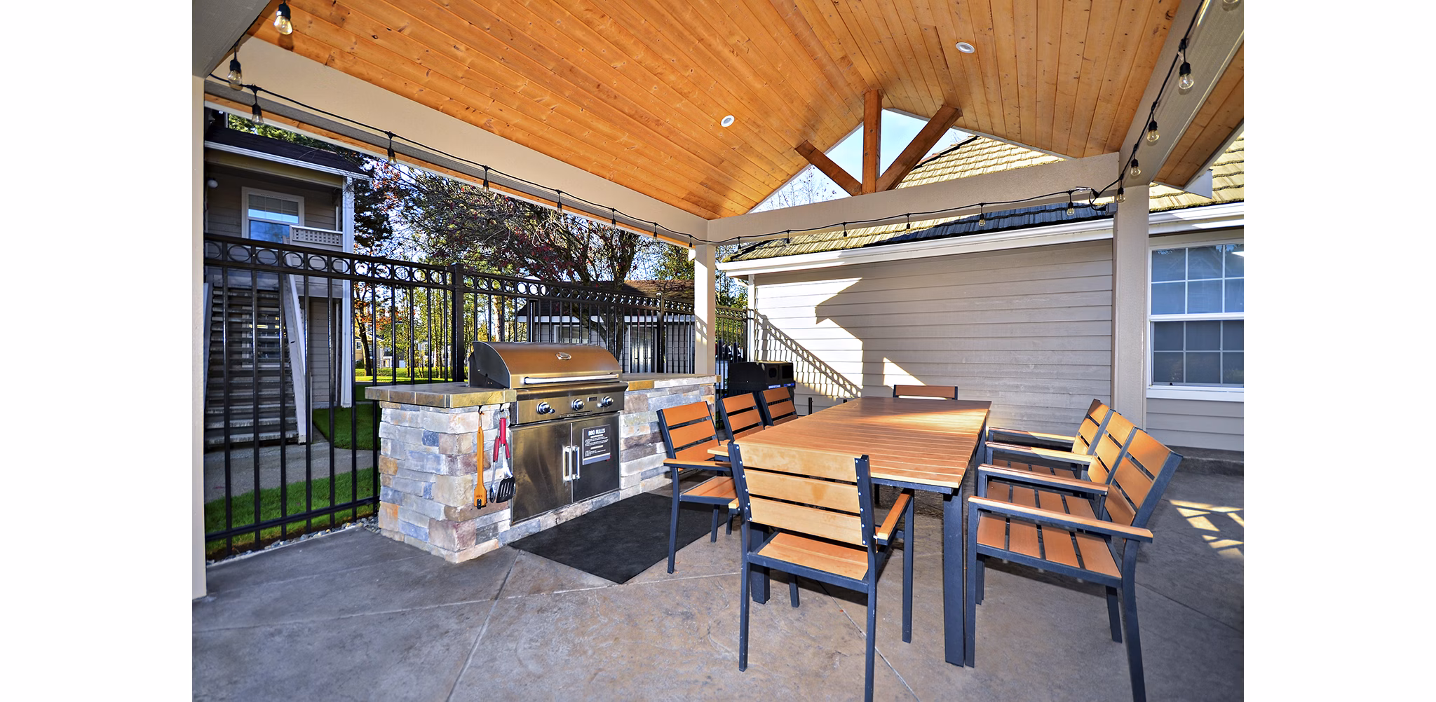 grill area at Bay Court at Harbour Pointe Apartments
