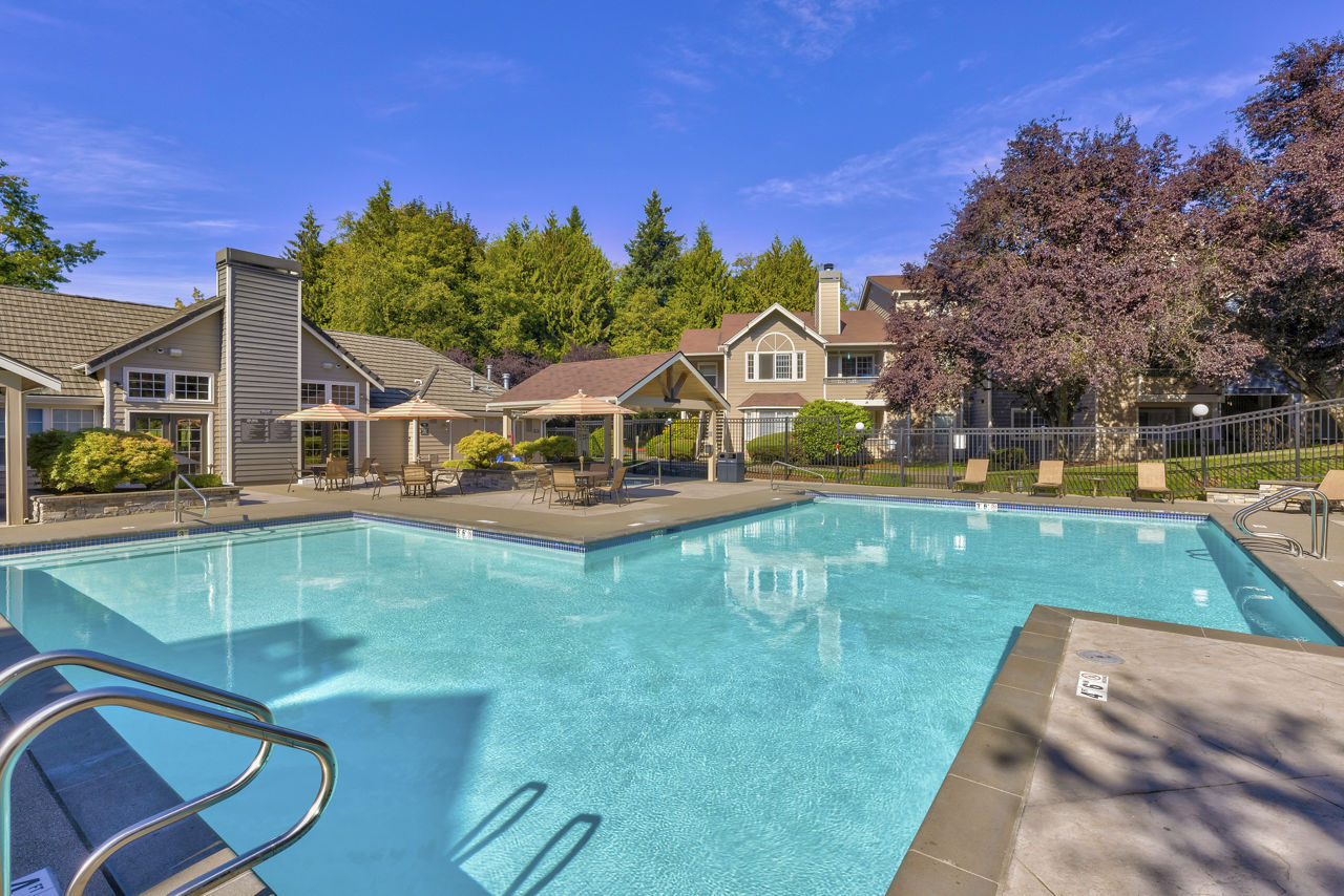 Pool at Bay Court At Harbour Pointe Apartments (5 of 6)