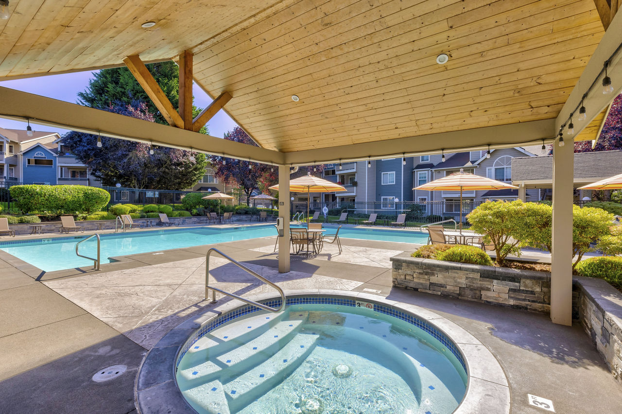 Pool at Bay Court At Harbour Pointe Apartments (6 of 6)