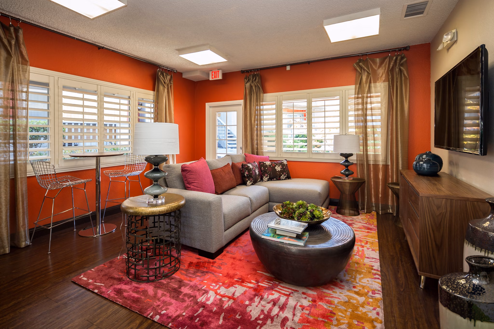 Elegant lobby with modern decor at Eagle Gate Apartments luxury clubhouse