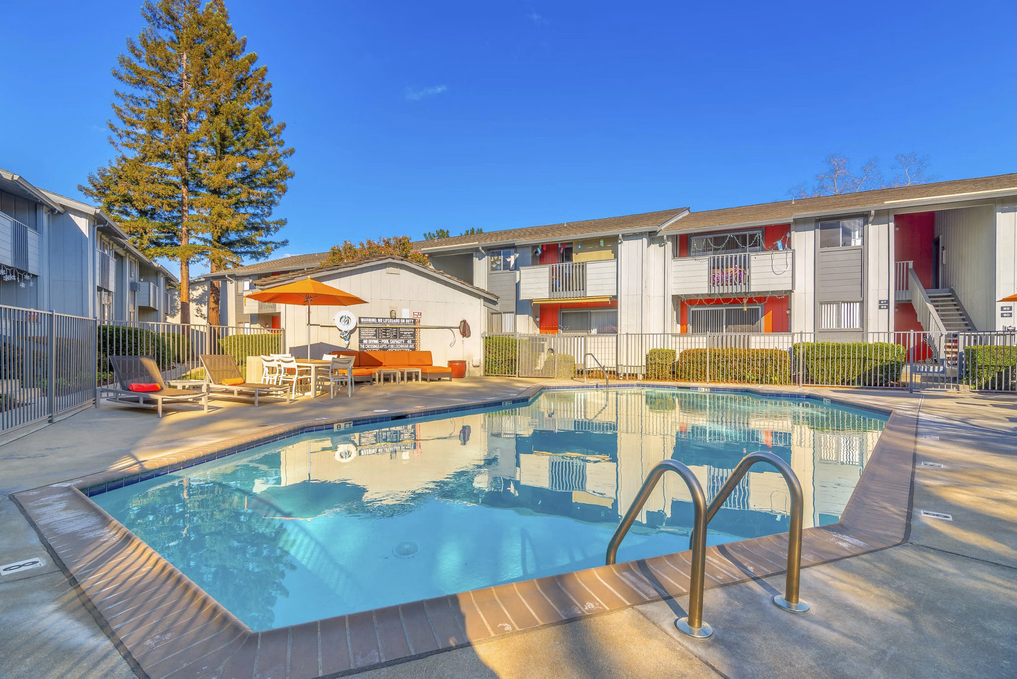 pool at Sunnyvale Crossings Apartments