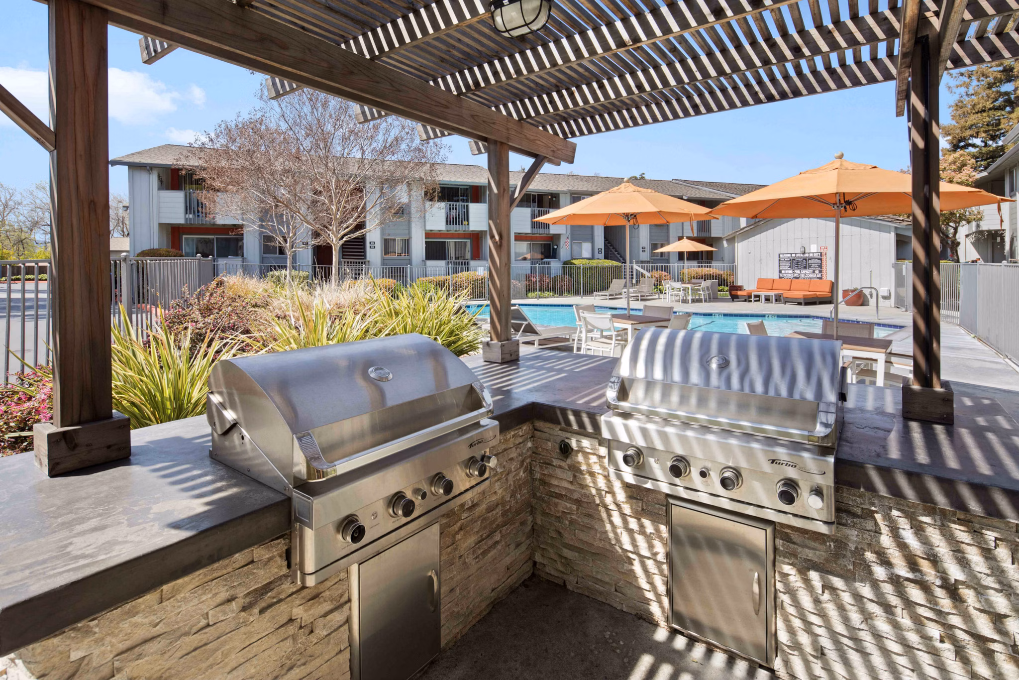 grill area at Sunnyvale Crossings Apartments