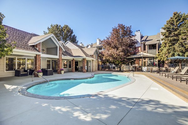 pool at Stratford Station Apartments