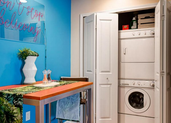 Campus Pointe Apartments: Modern laundry room with high-efficiency machines