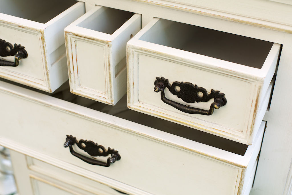 Dresser drawers for apartment decor