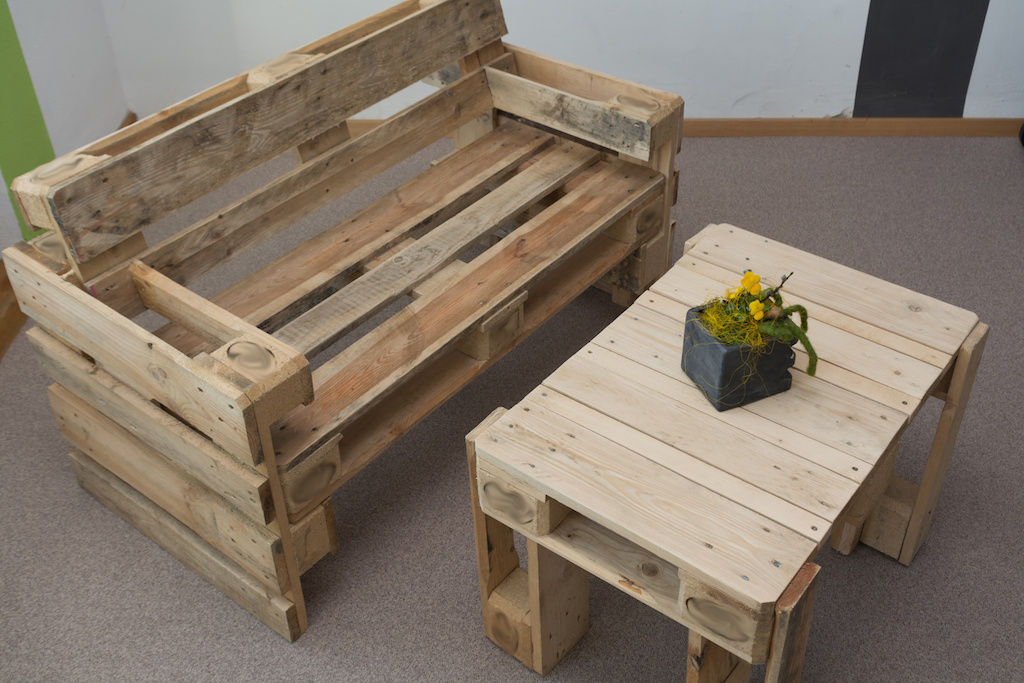 Wooden pallet furniture for apartment decor