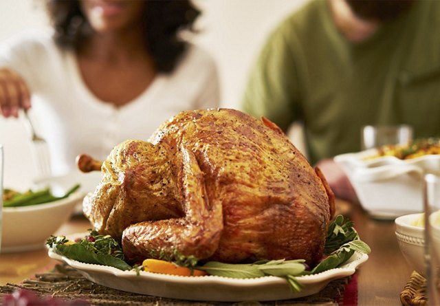 Family Enjoying Thanksgiving Dinner | Blog | Greystar
