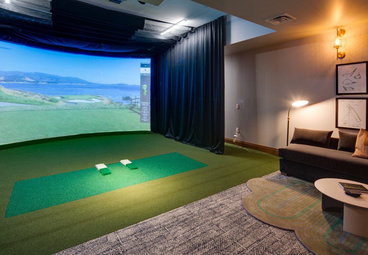 Elan West End indoor golf simulator