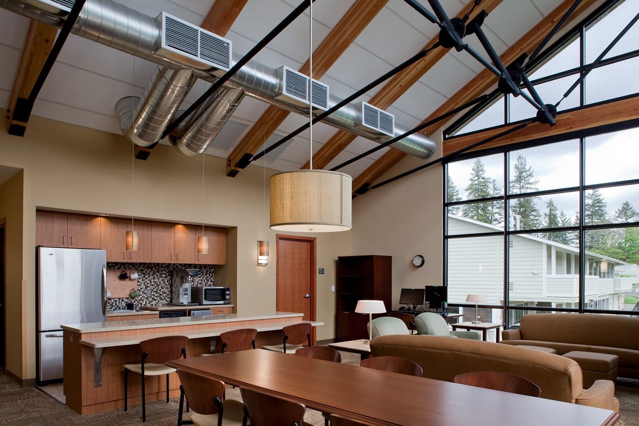 Newberg dining hall and lounge