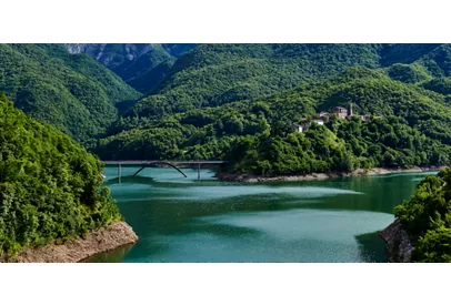 Italy, Tuscany, Garfagnana valley, Vagli di Sotto village, Alpi Apuane, Apuan Alps view.