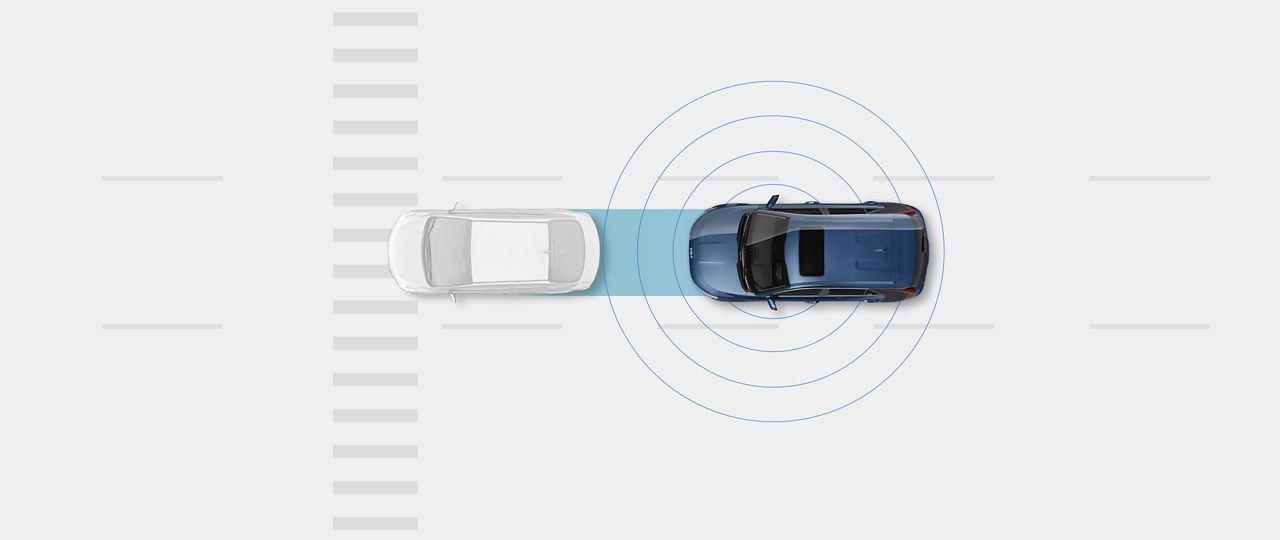 Kia vehicle in a bird's-eye view behind a generic car, with rings around it to show how the car detects a potential collision