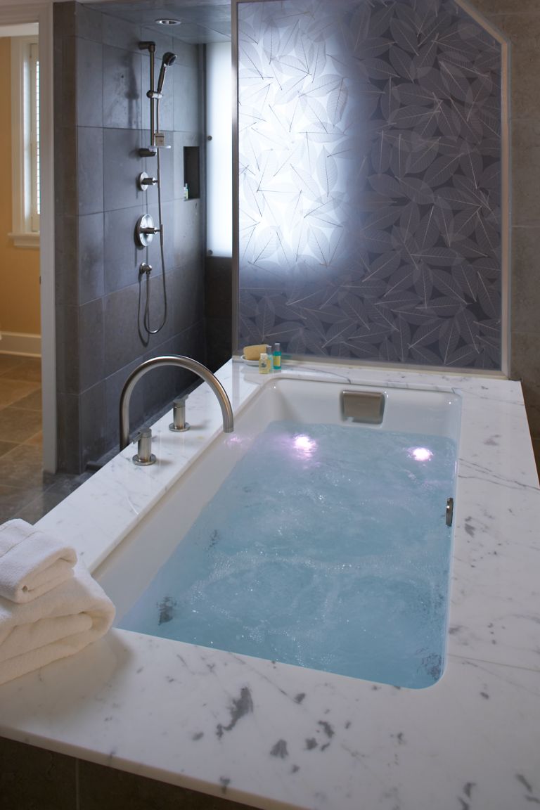 The immersion suite bathtub