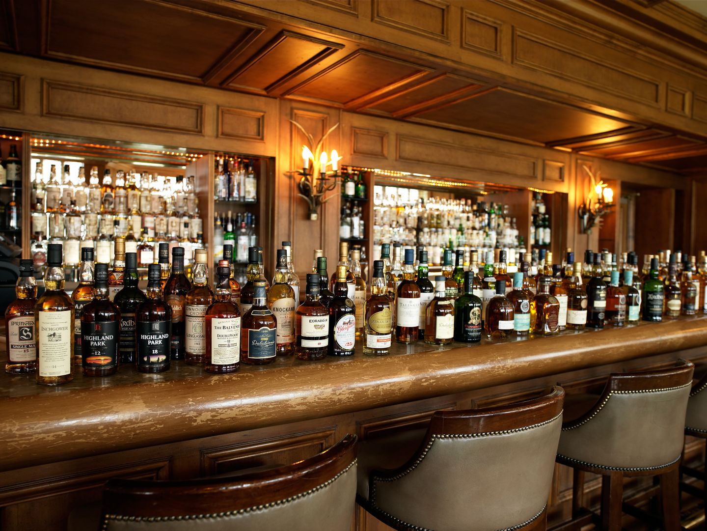 Whiskeys on the bar in the Road Hole Bar, Old Course Hotel, Golf Resort & Spa in St Andrews