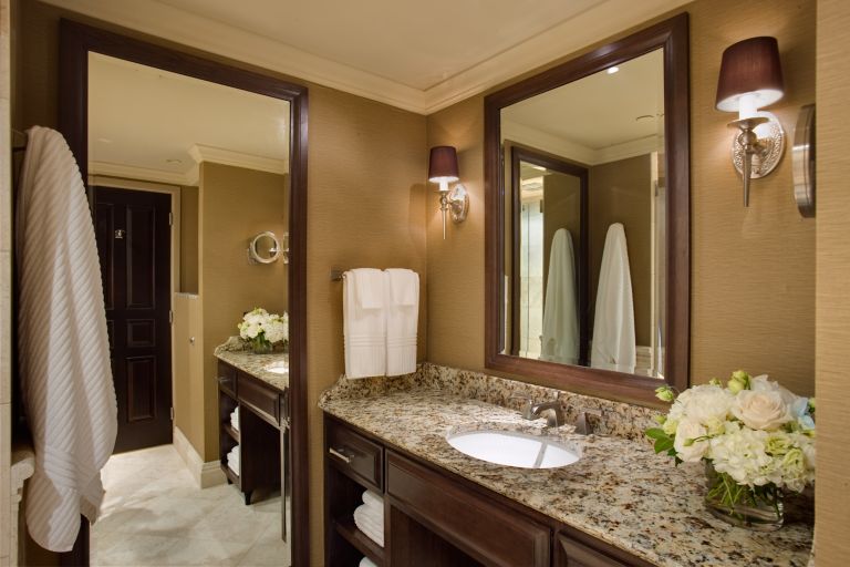a deluxe room sitting area
