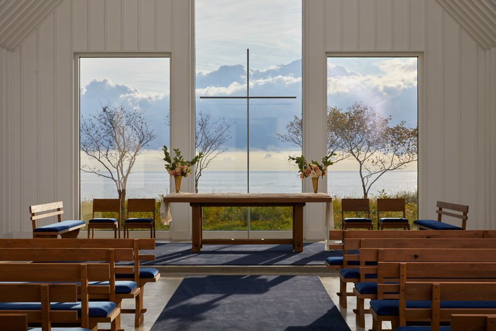 Straits Chapel removable modern cross