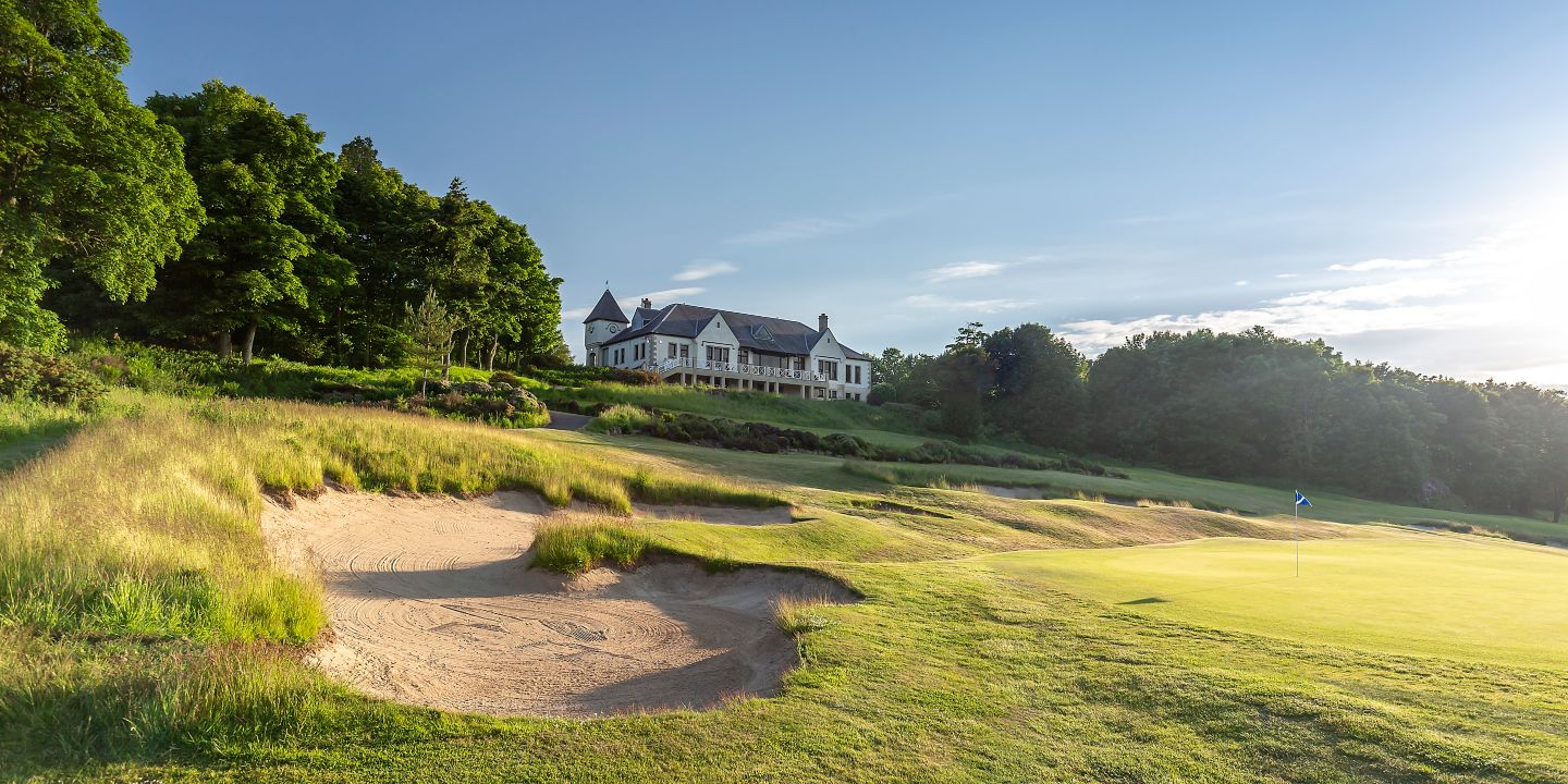 The Duke's Clubhouse above the 9th green