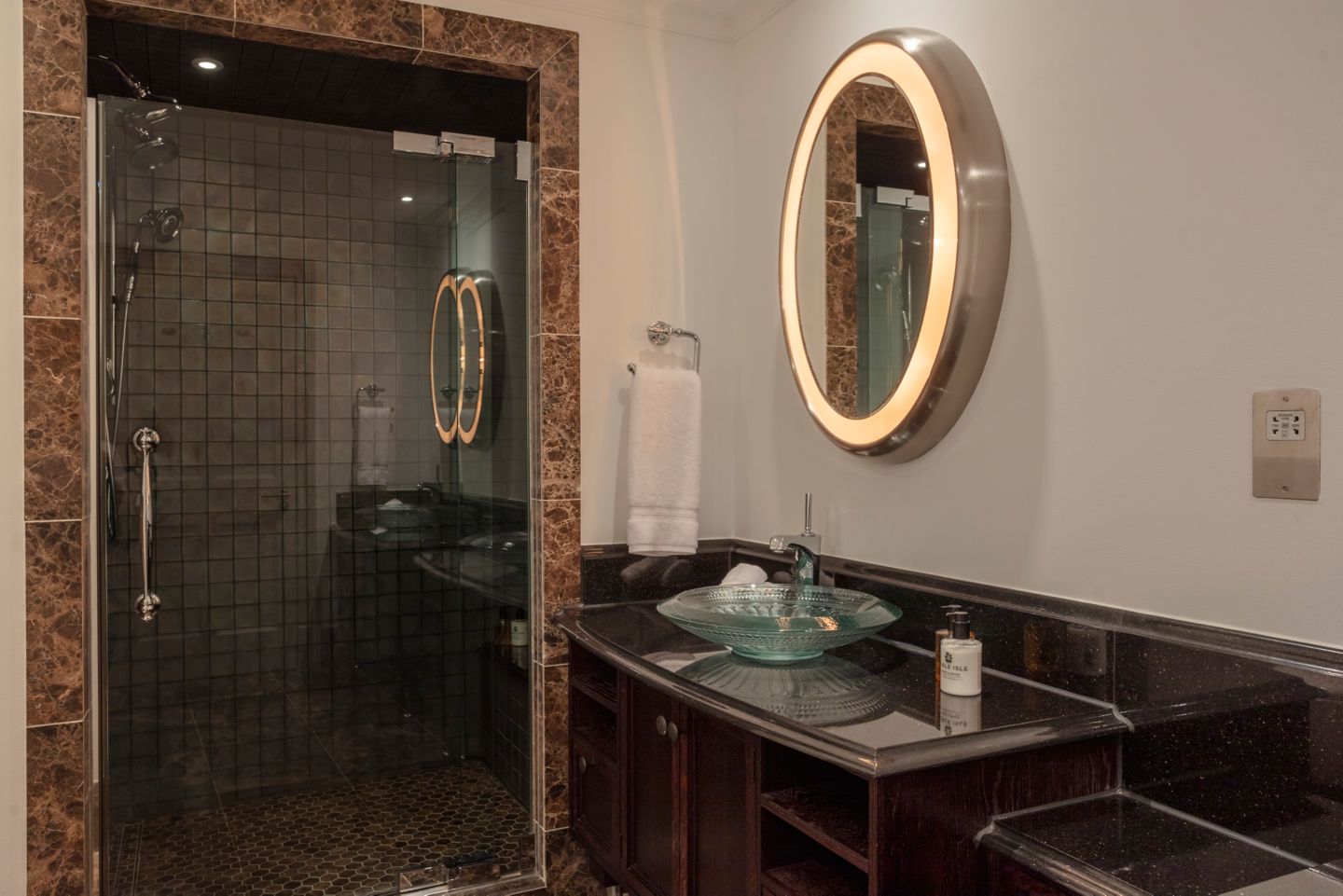 Hamilton Grand Apartment 1