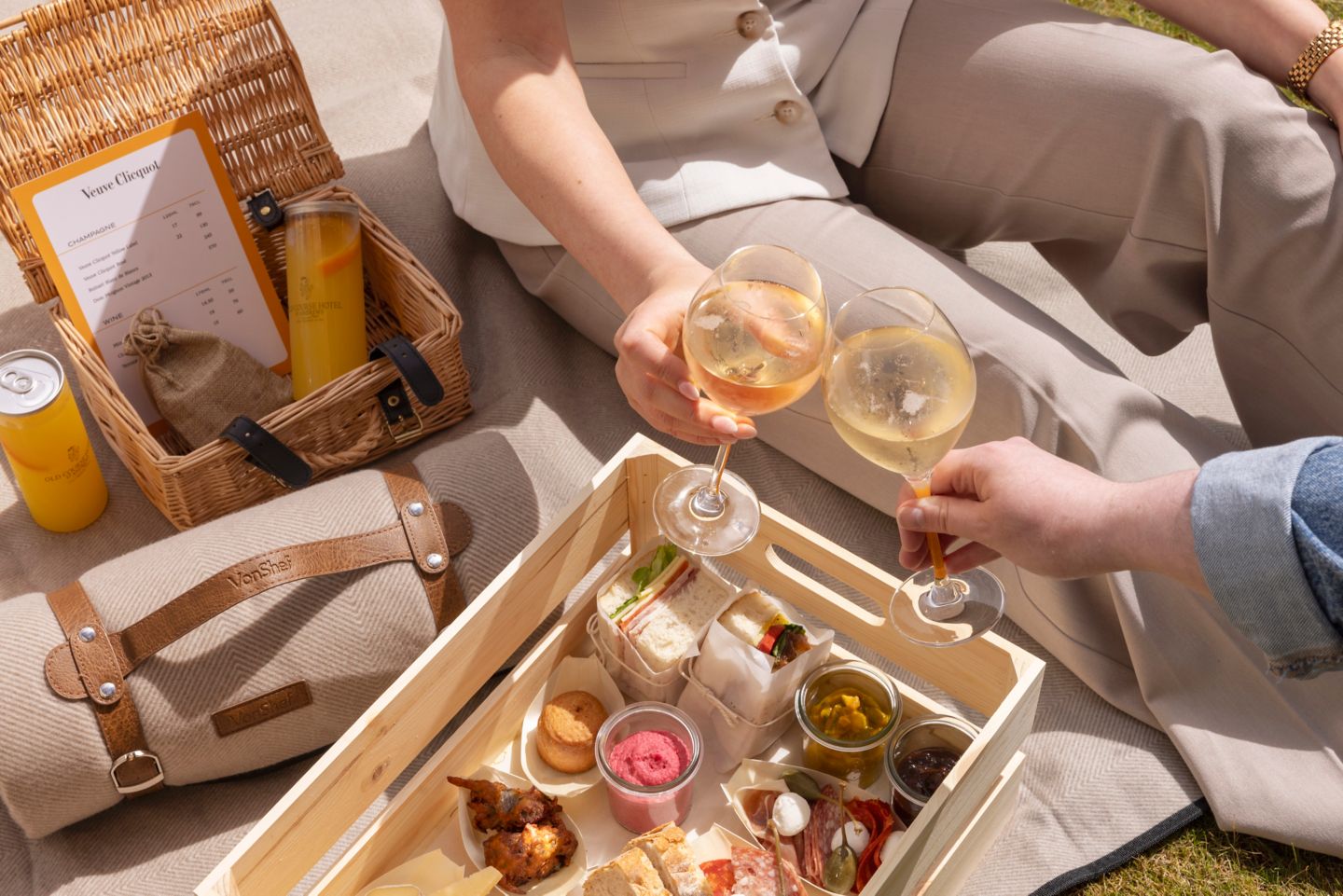 Champagne Brunch Picnic, Old Course