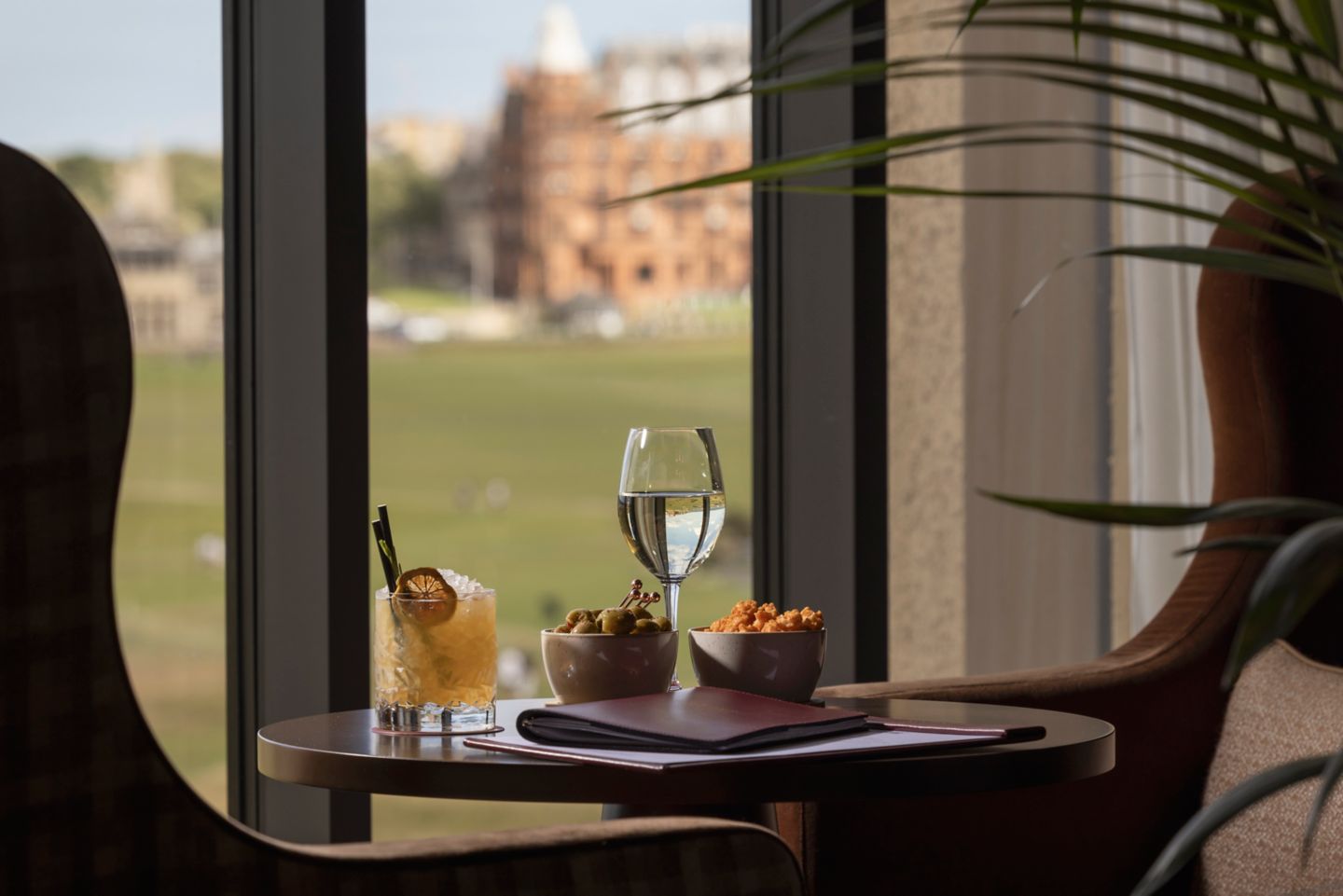 Drinks in the Road Hole Bar