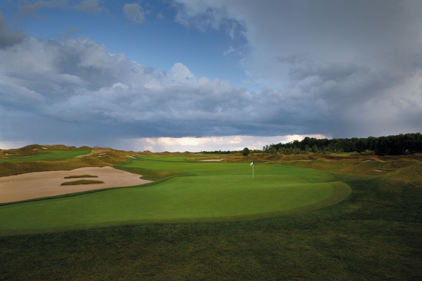 The sand bunkers in front of the green of hole 4 on the Irish Course. 