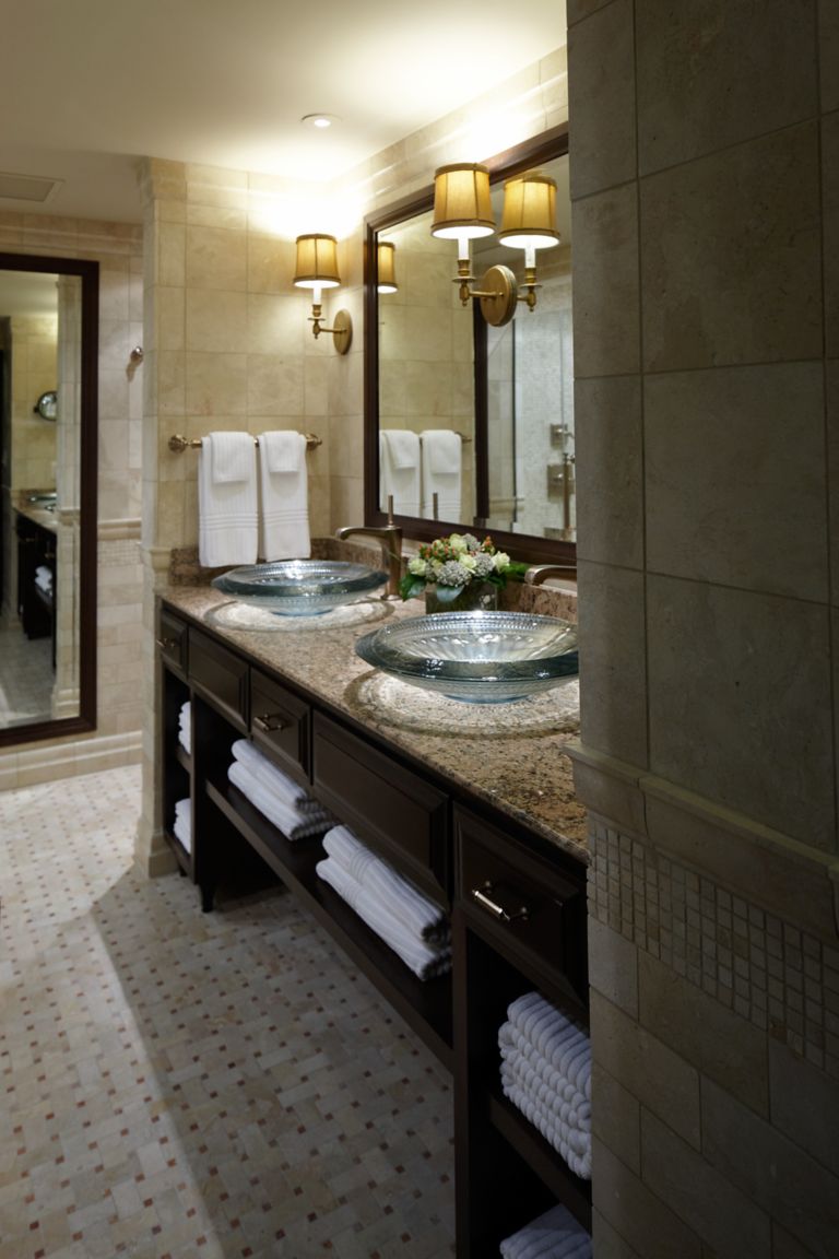 Heritage room bathroom