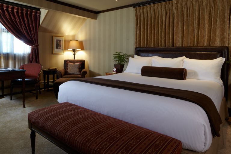 King bed in a standard room