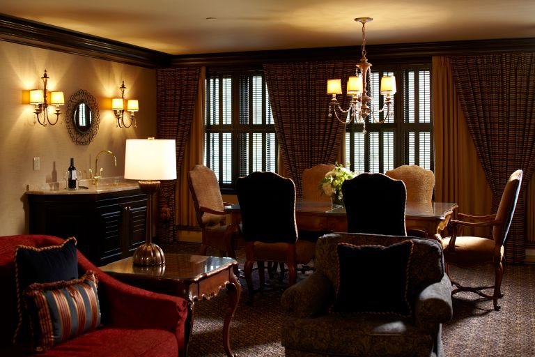 the presidential suite living room