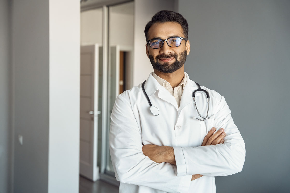 Provider crossing his arms in a corridor 