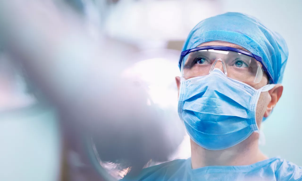 Surgeon focusing during an operation