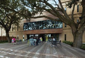 Lamar Advertising employees enjoying lunch on the back patio at Lamar Advertising Corporate 