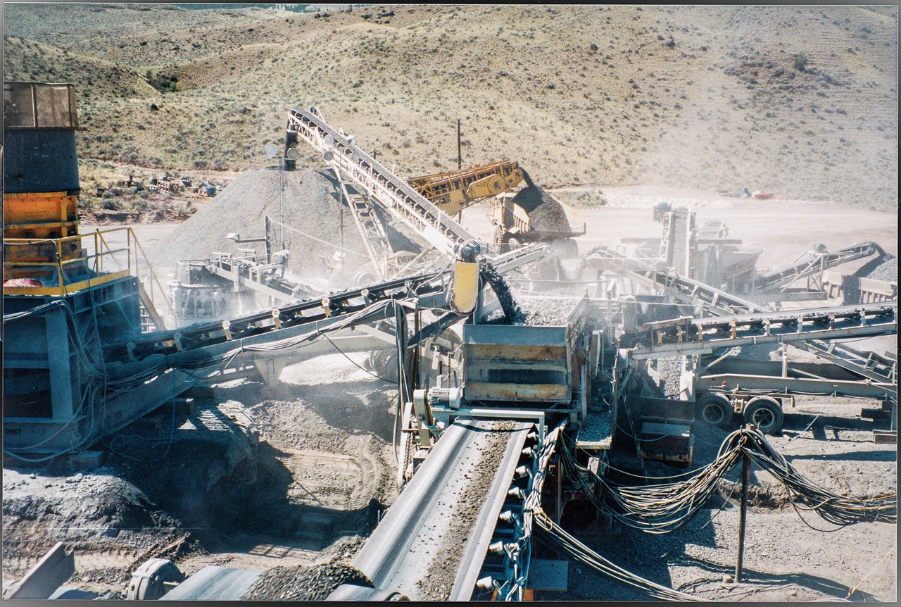 Mining machines sorting rocks and dirt