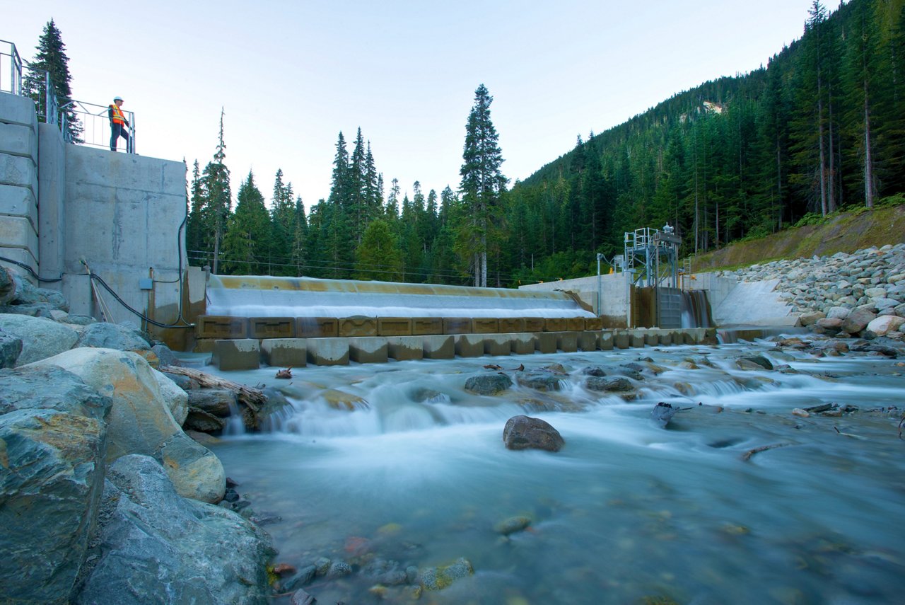 Front view of the hydroelectricity plant.