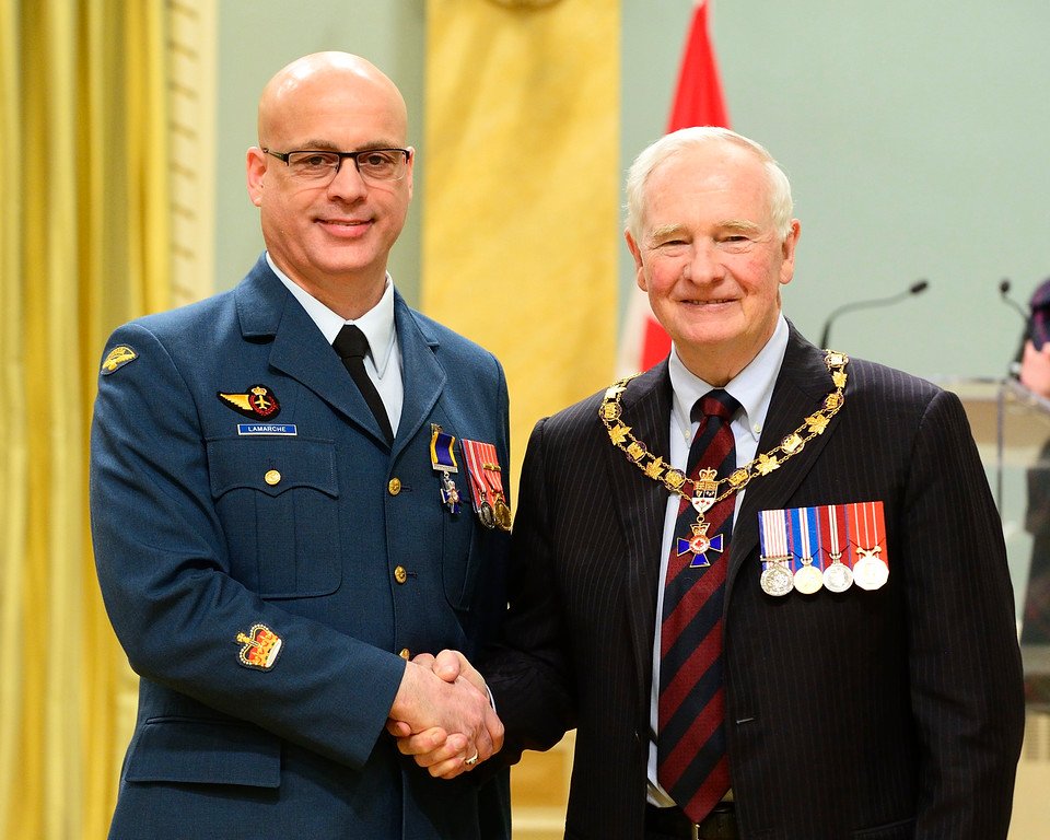 Jacques Lamarche shakes hands with His Excellency the Right Honourable David Johnston after the presentation of the medal. 