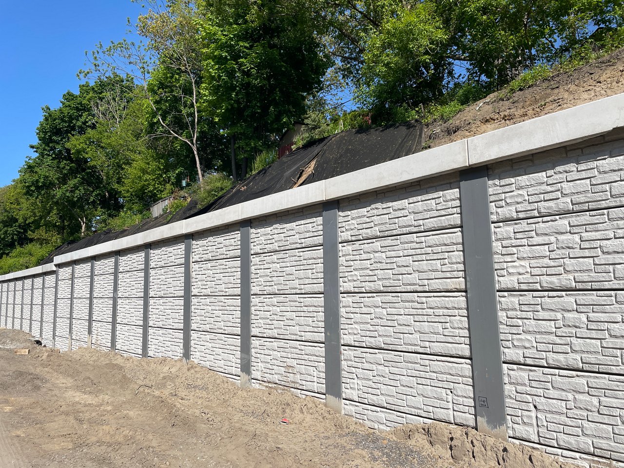 Construction of new retaining walls along the rail corridor 