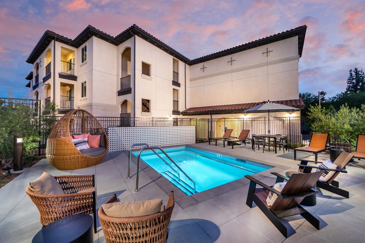 A photo of the Canyon Bluffs Pool amenity