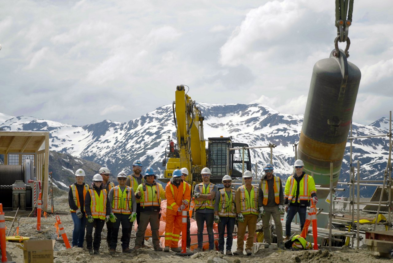 wide shot of Ledcor crew on a pipeline site