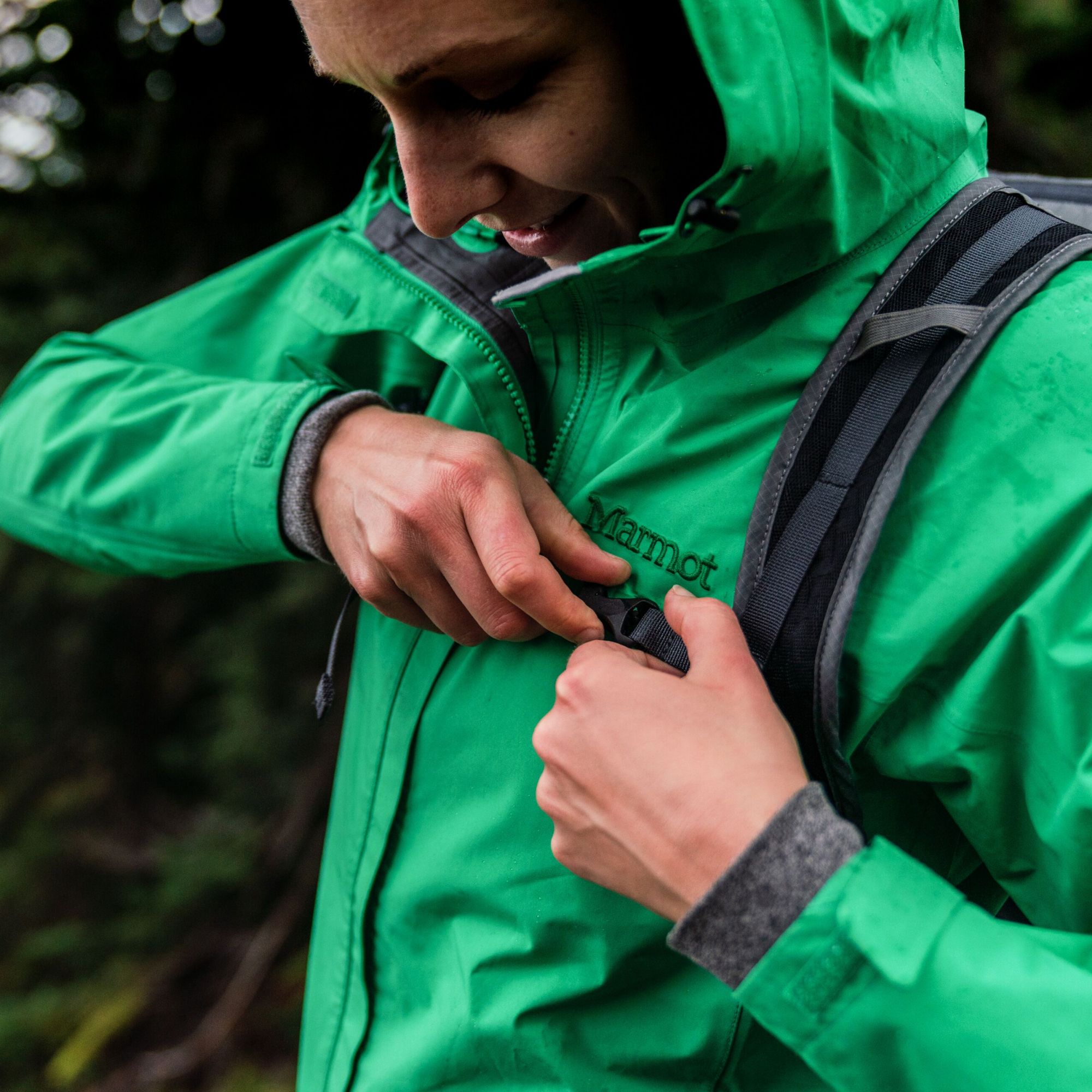 marmot women's minimalist waterproof jacket