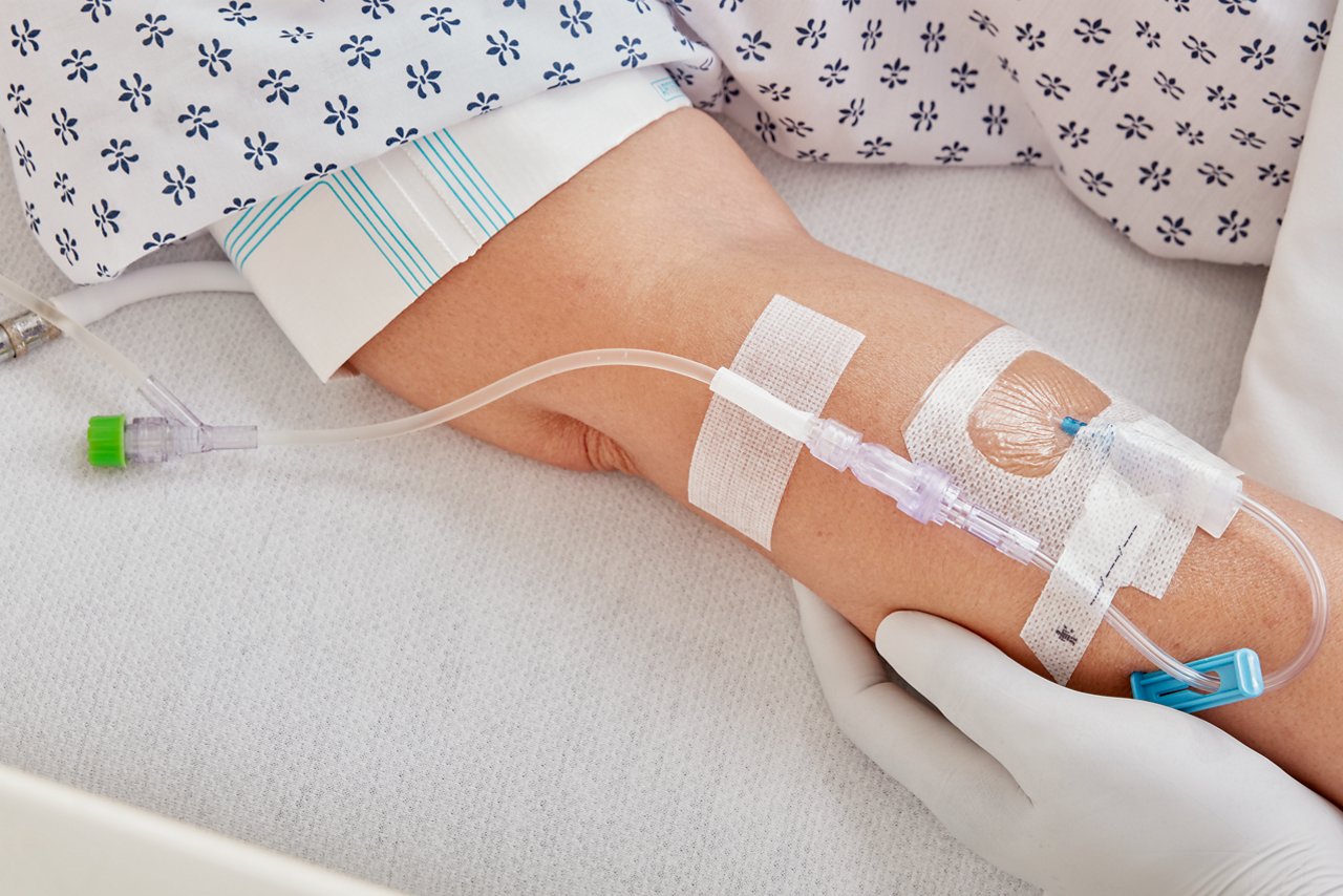 3M™ Tegaderm™ IV Advanced 1683 Dressing - Peripheral Application with Curos™ Cap and nurse hands