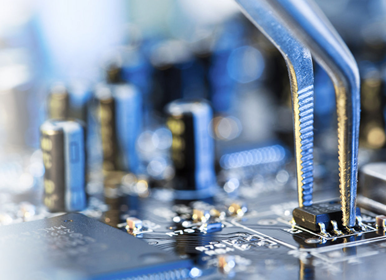 Electronics Webste Banner Graphic for Ceramic Capacitors - 1440x450. Celum ID 2014614.