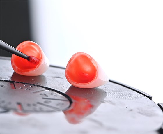 HF-etching of the glass ceramic crowns