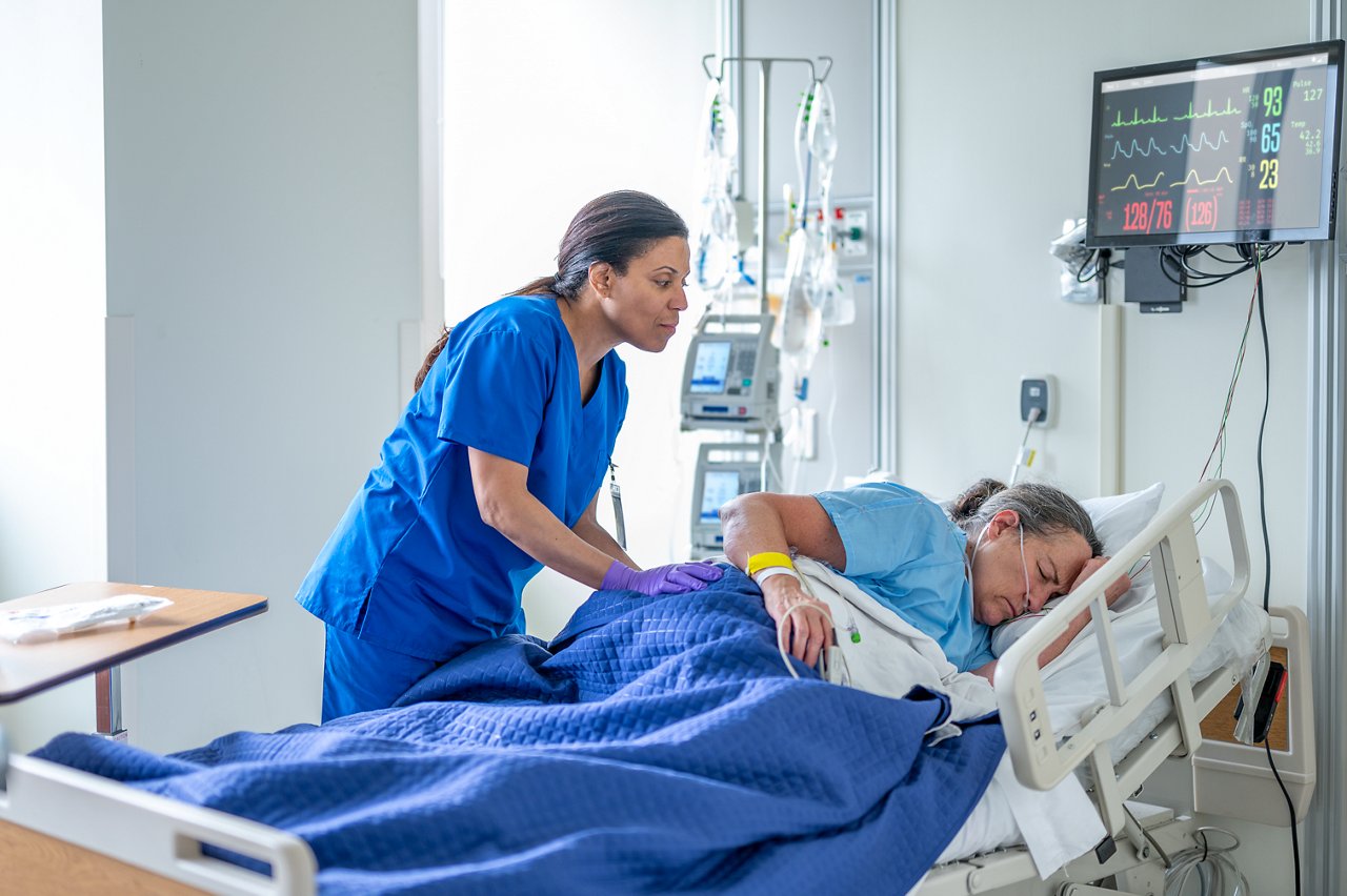 Patient in hospital with nurse applying 3M™ Cavilon™ Advanced Skin Protectant photo 1