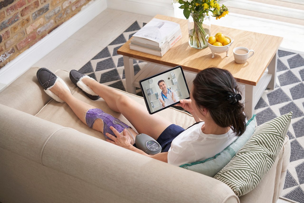 Patient recovering at home following knee arthroplasty with PREVENA RESTOR ARTHROFORM.  On a virtual consultation with doctor.
