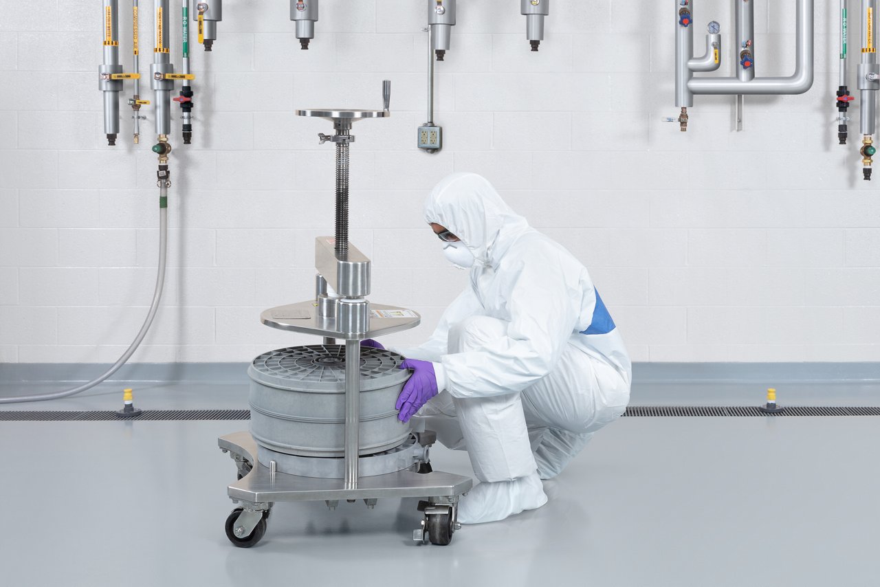 3M™ Encapsulated System Holder, Small with 3M™ Emphaze™ AEX Hybrid Purifier Capsule, loading holder