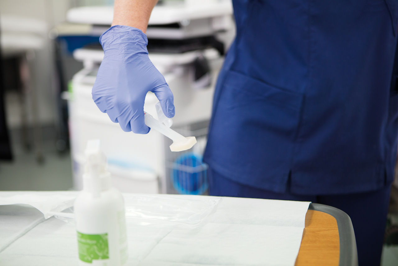 Preparing Cavilon™ Advanced applicator for use - 5050