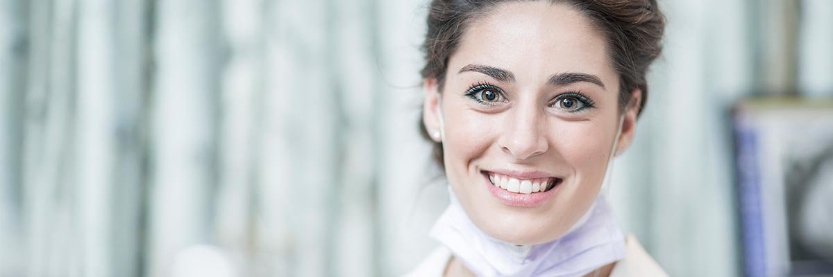 Geresized naar 1200x400

Dit asset is Getty ID 559541893. Dit is gelicenseerd van Getty Images. Onbeperkt aantal zetels zijn gelicenseerd, er zijn geen kosten verbonden aan het gebruik van deze afbeelding. Gelieve te downloaden en te gebruiken indien nodig, maar voeg deze Celum ID toe in Release Comments voor nieuwe inhoud die naar Celum wordt geladen met behulp van de afbeelding. Titel: Portret van een jonge vrouwelijke tandarts.