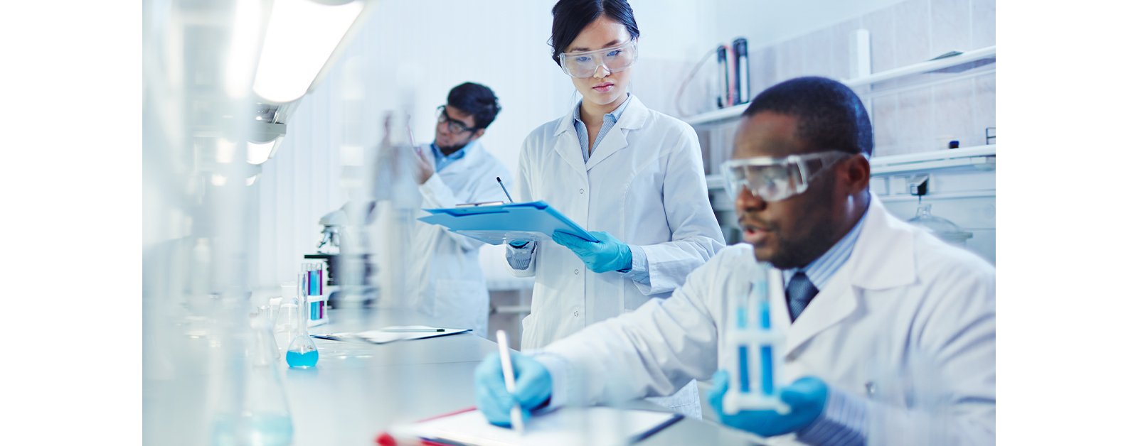 MedTech Find My Adhesvie banner ad featuring clinical lab, move fluid, 1200x628