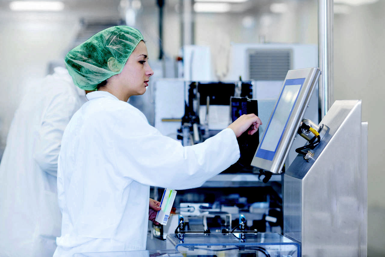 Indústria de produção e fábrica de comprimidos médicos em ambientes internos