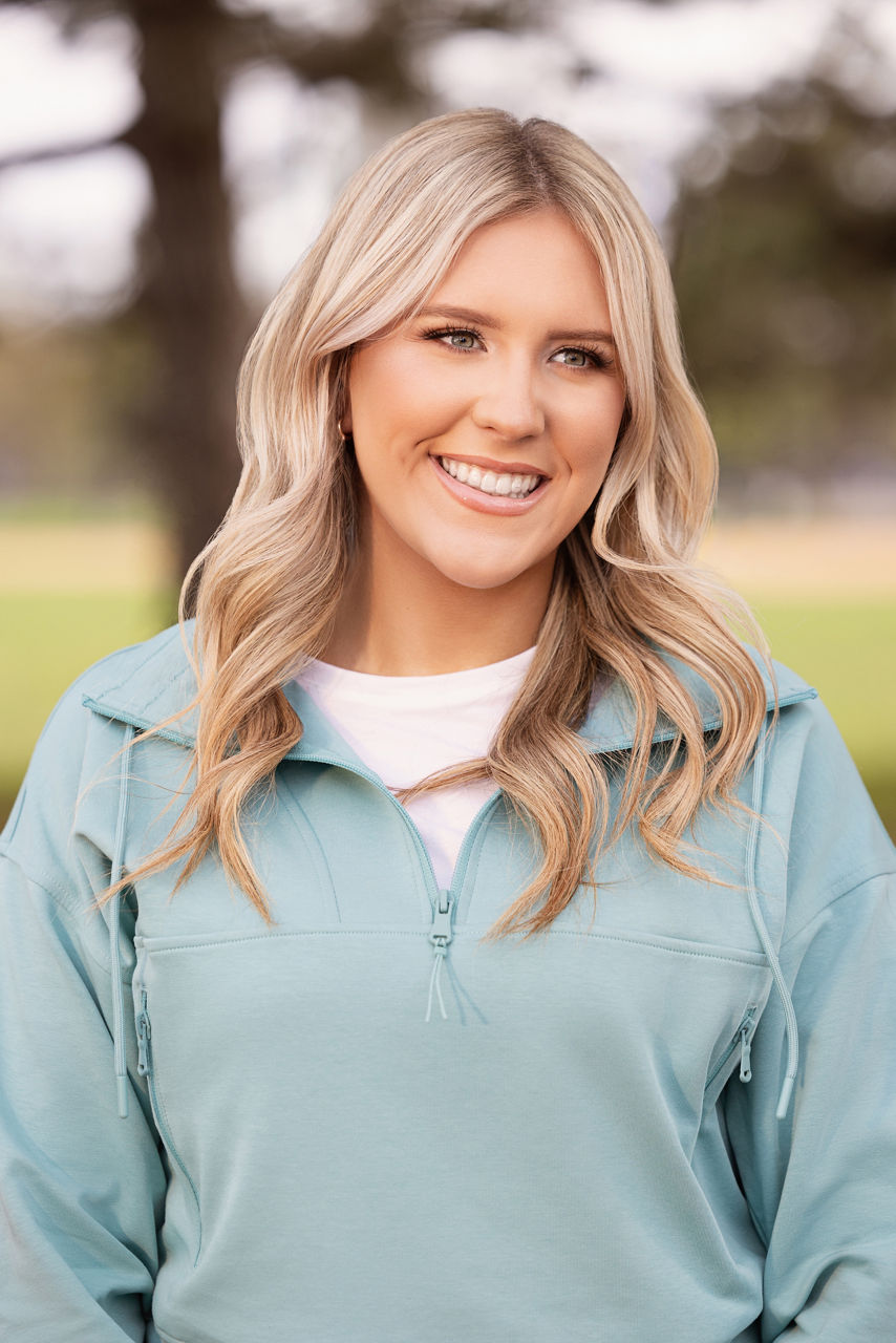 Clarity™ Aligners Lifestyle Image, Photo 3